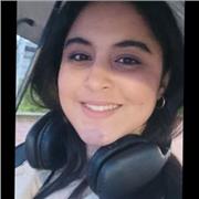 Professeur particulier donne cours de soutien scolaires aux étudiants de 1ère année collège